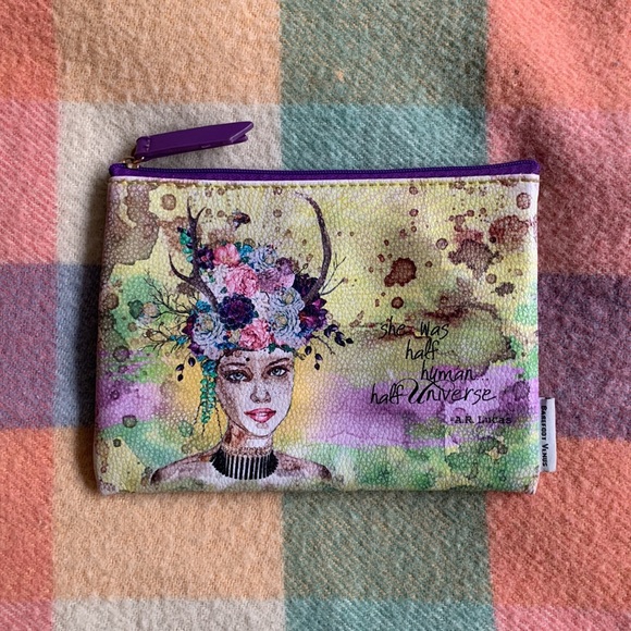 SOLD *FREE with purchase* Barefoot Venus makeup pouch - Picture 2 of 3